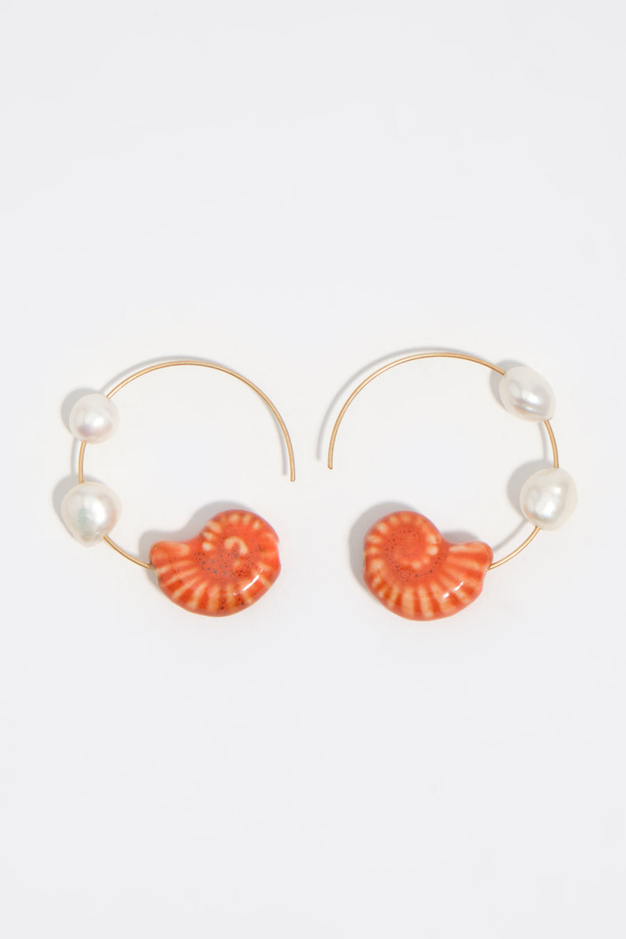 Hoop earrings with pearls and ceramic seashell