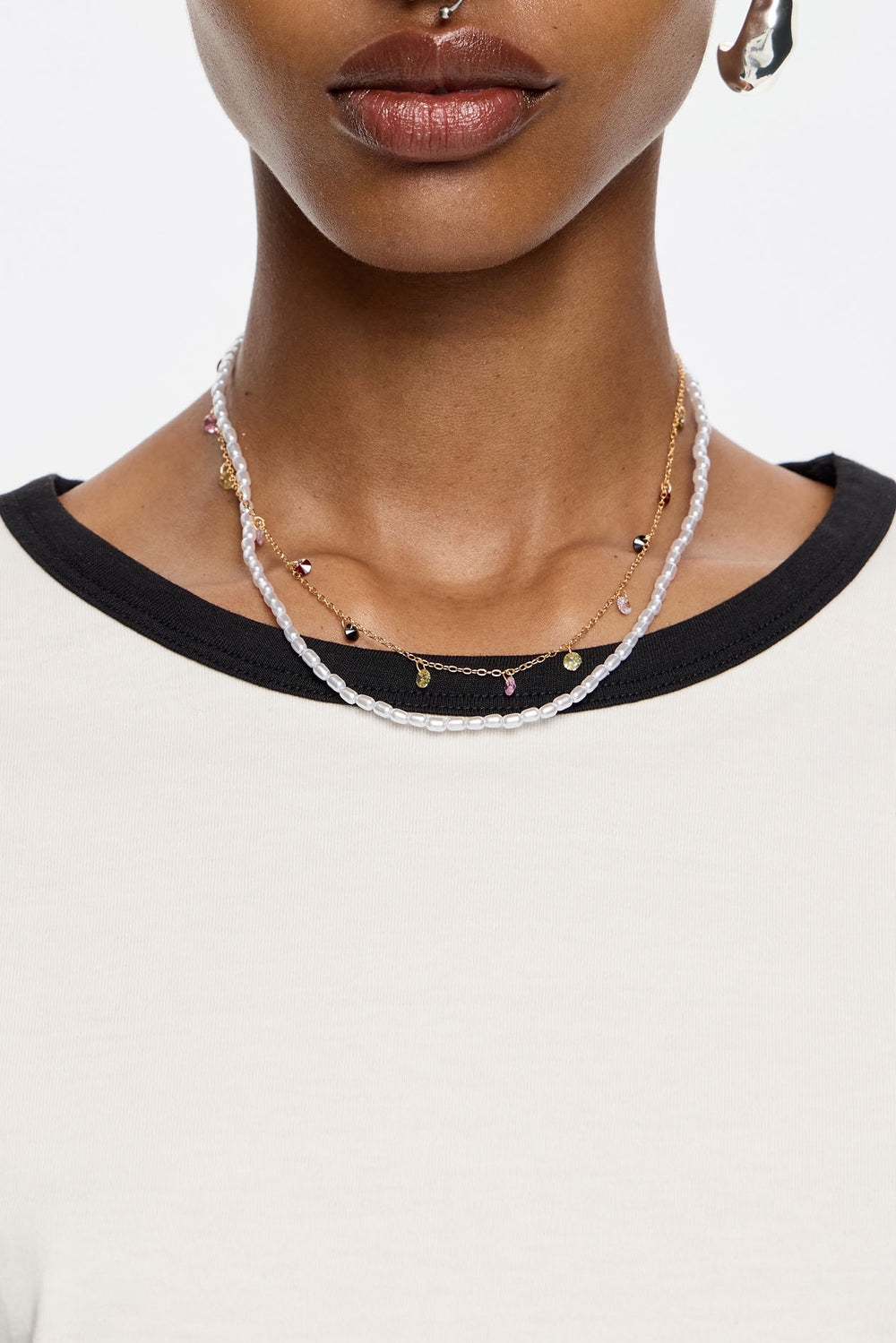 Pearls and crystals logo heart necklace