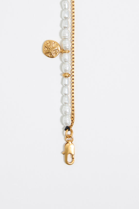Coin logo pearl bracelet