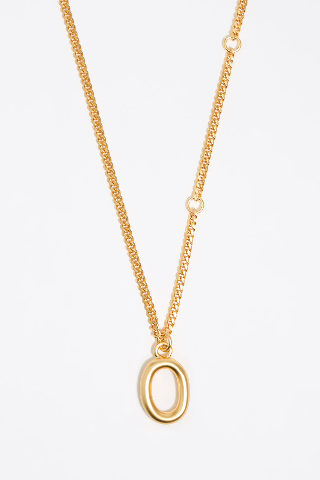 Gold letter O chain necklace