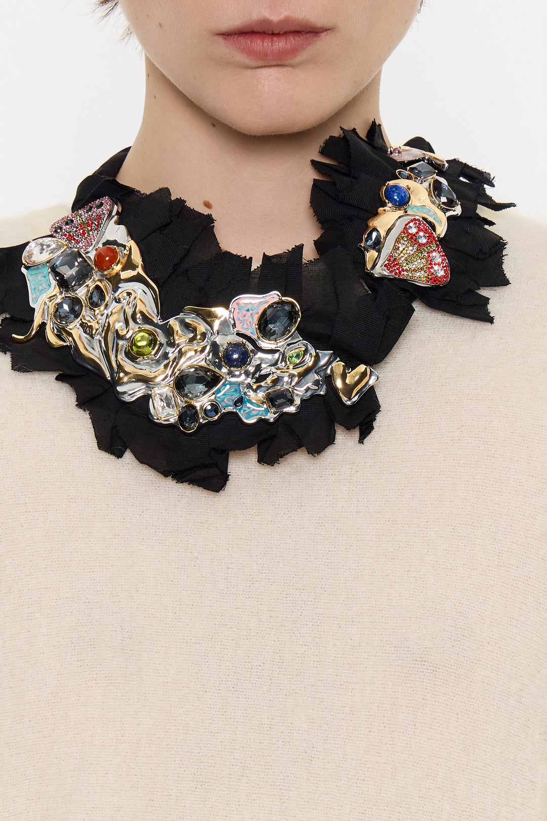 Textured silver and crystals necklace
