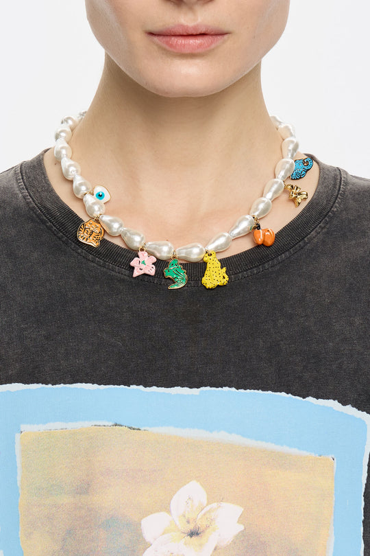 Jungle charms pearl necklace