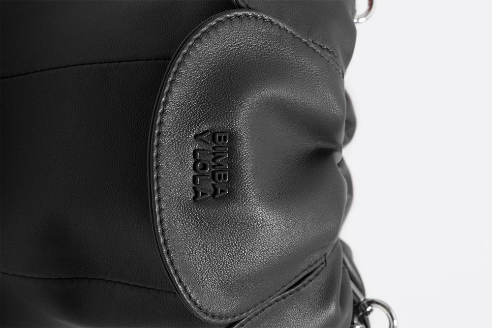 Black leather Pétalo bag