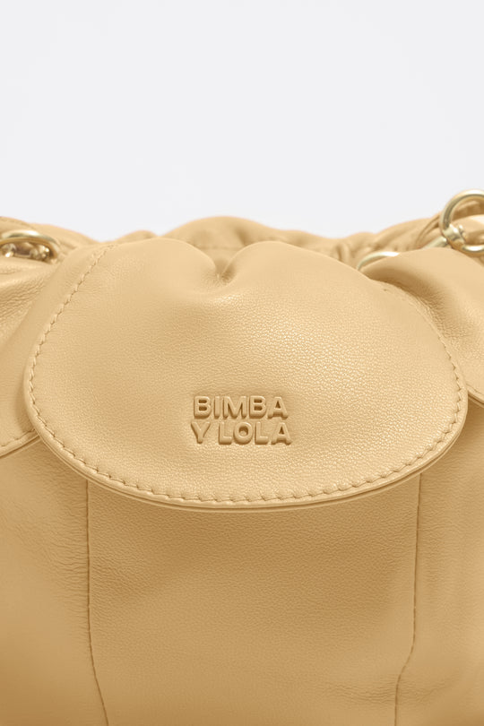 Vanilla leather Pétalo bag