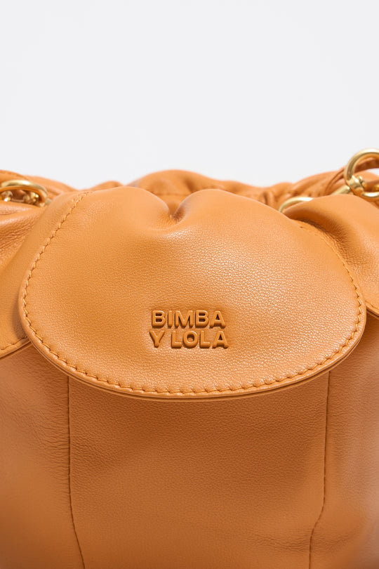 Turmeric leather Pétalo bag