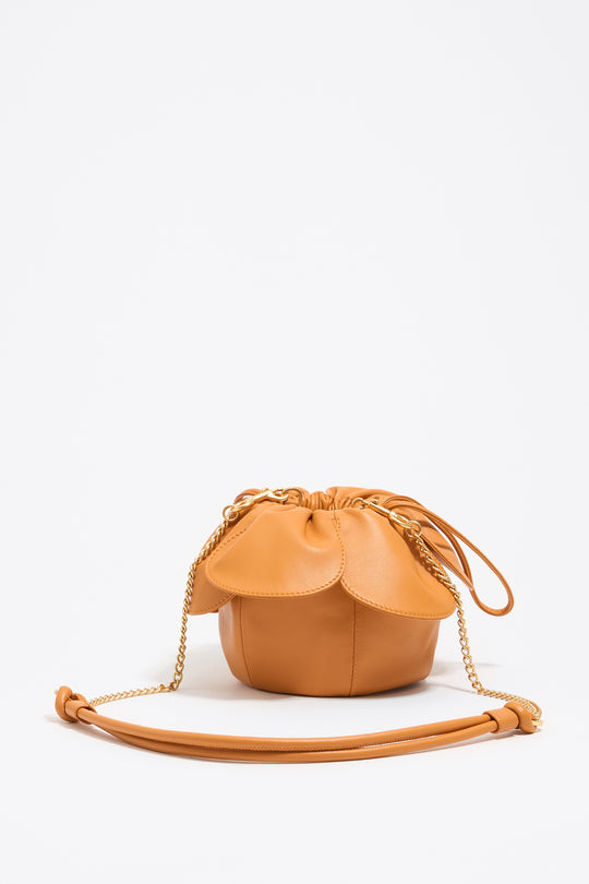 Turmeric leather Pétalo bag