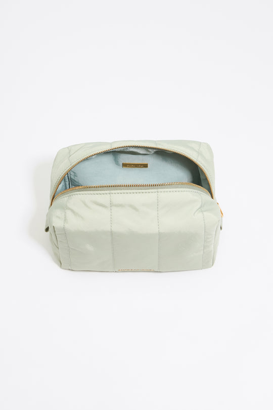 Medium aquamarine nylon make-up case