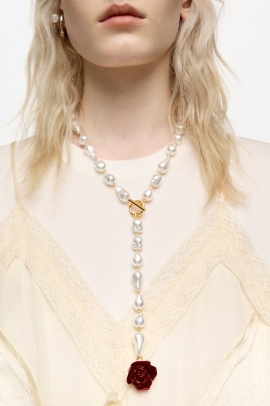 Red rose pearl necklace