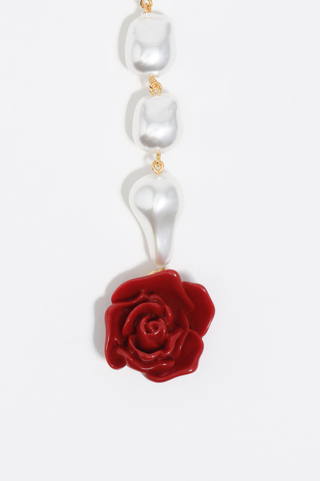 Red rose pearl necklace