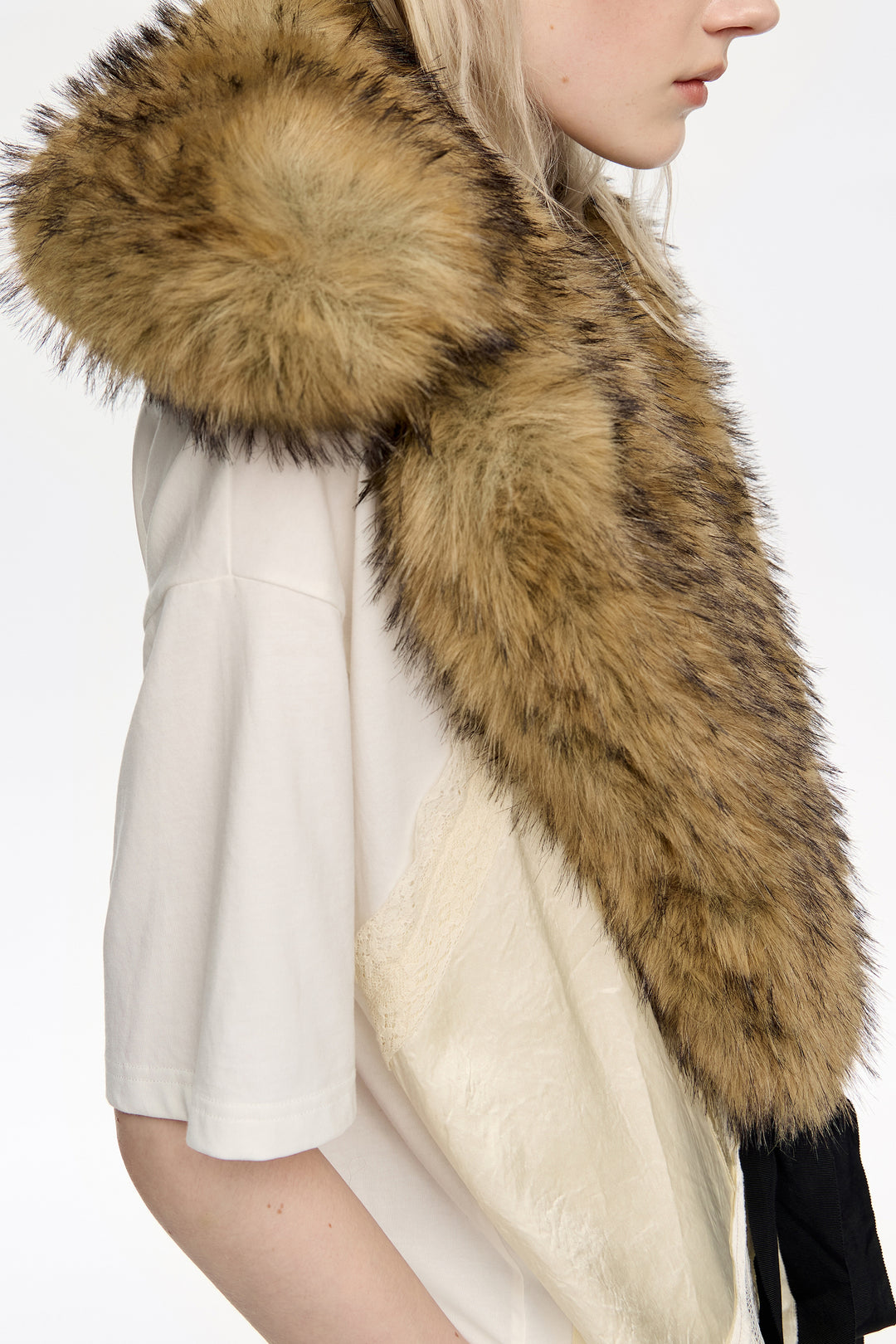 Beige fur lapel collar