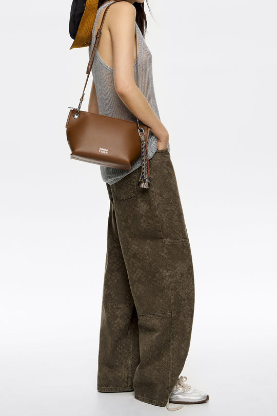 Medium oak leather trapezium bag