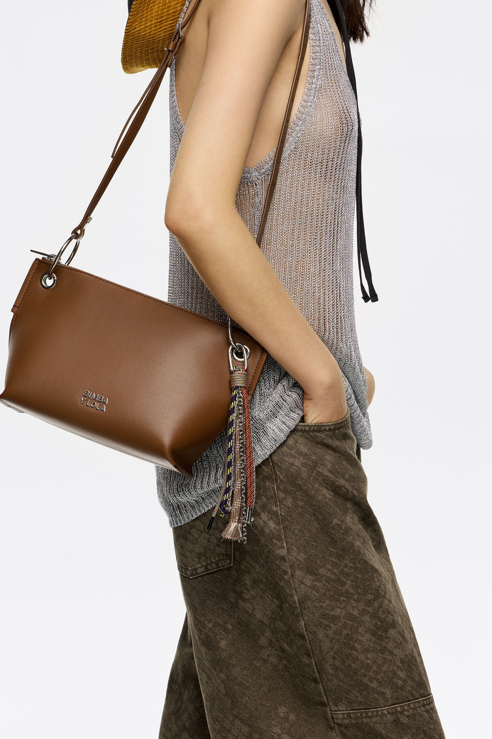 Medium oak leather trapezium bag