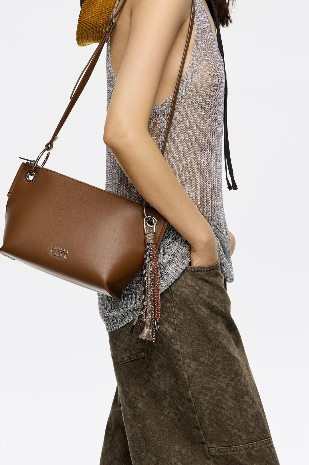 Medium oak leather trapezium bag