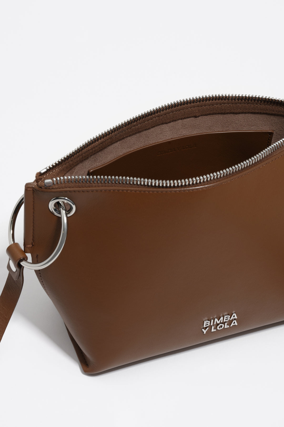 Medium oak leather trapezium bag