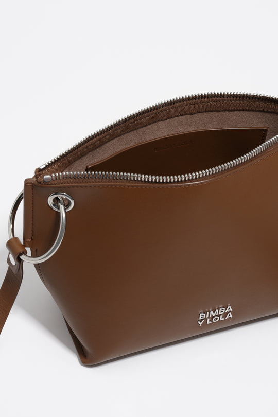 Medium oak leather trapezium bag
