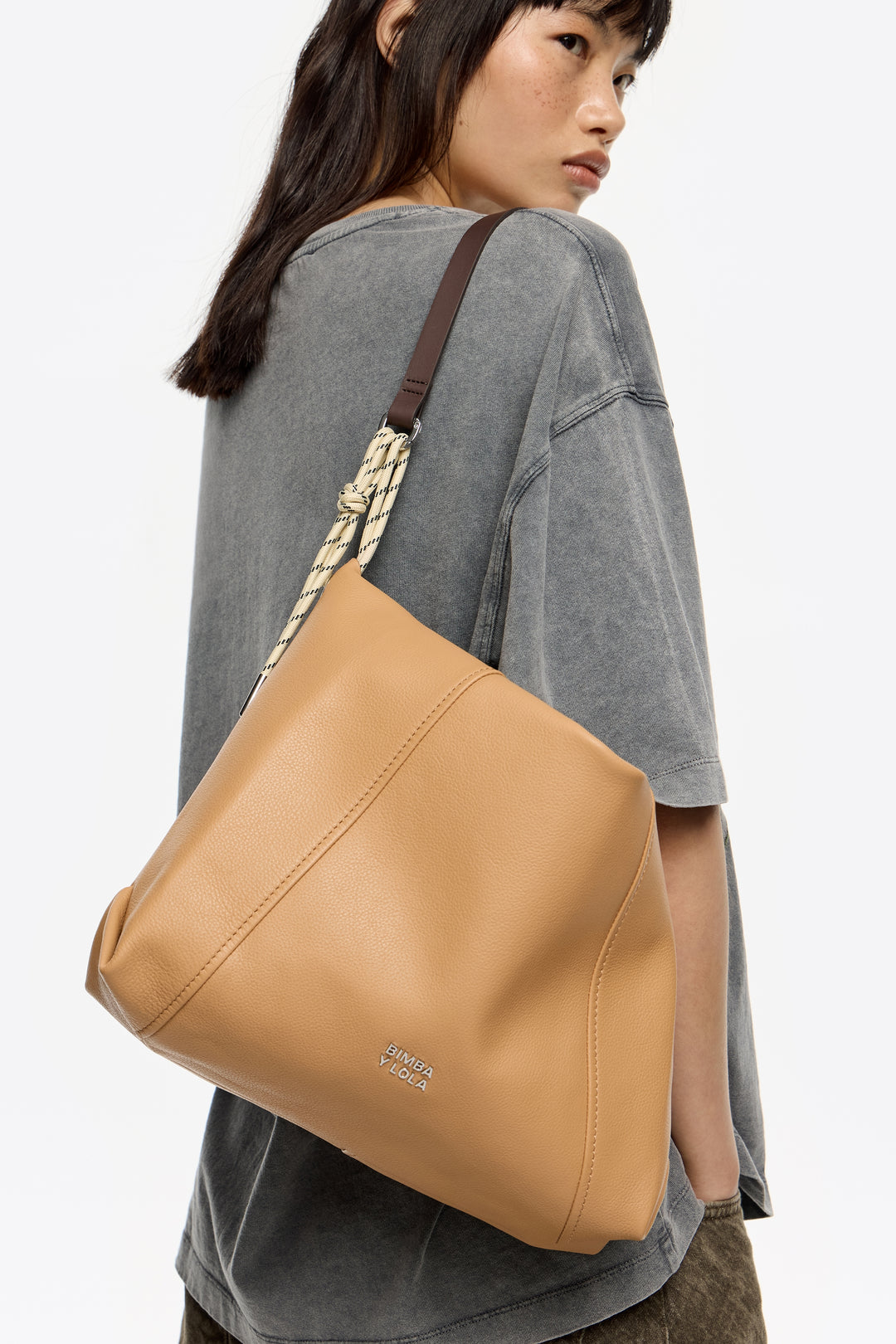 Medium Sahara leather Paper bag