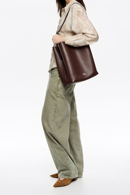 Large chocolate leather Carlino bag