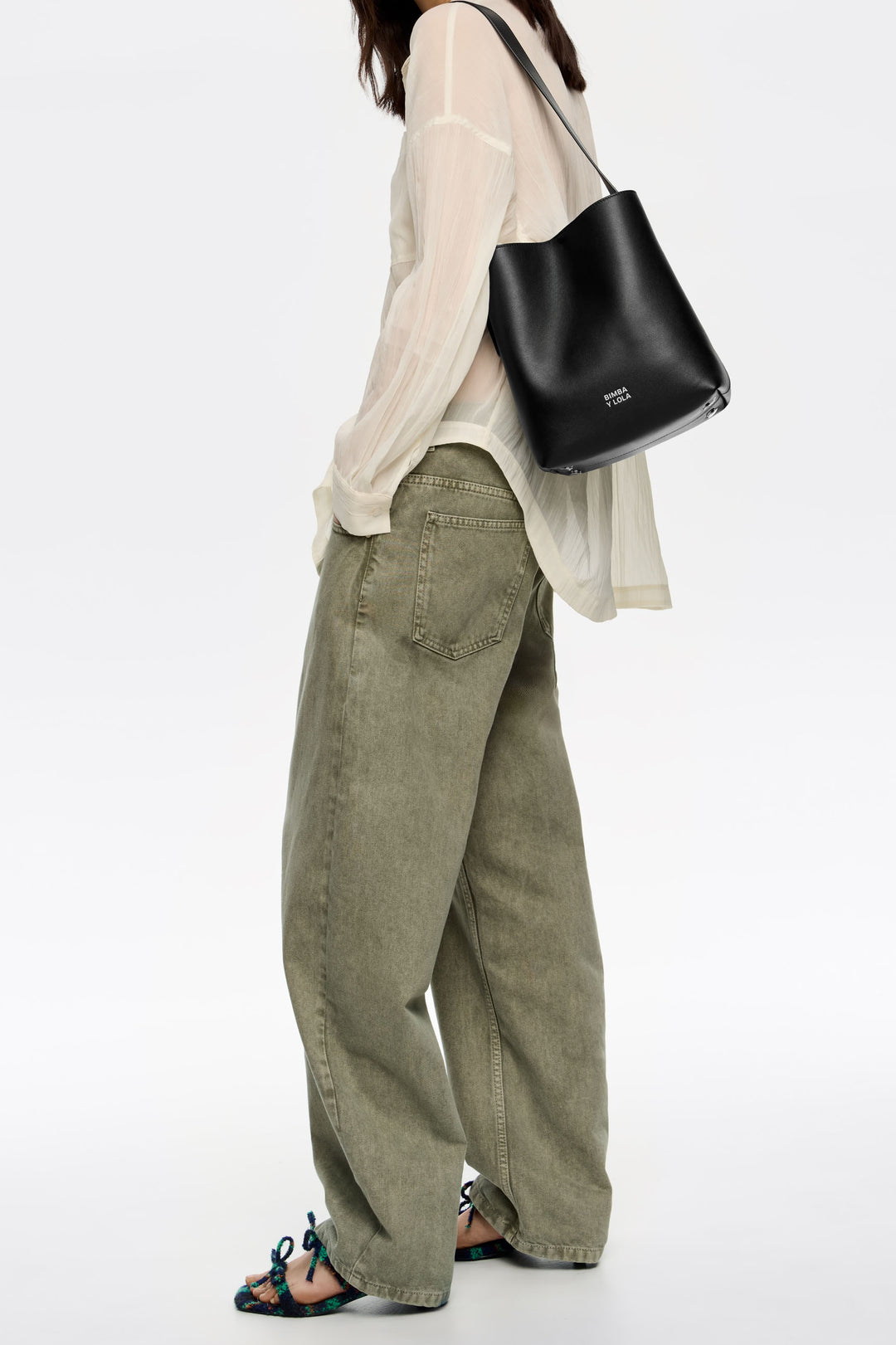 Medium black leather Carlino bag