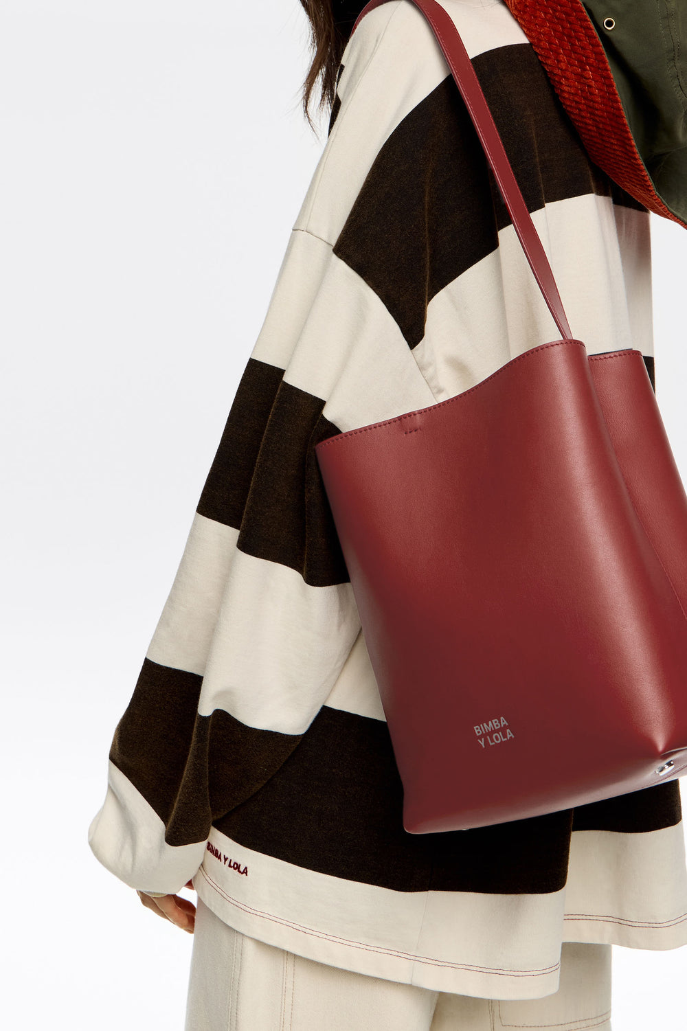 Medium dark red leather Carlino bag