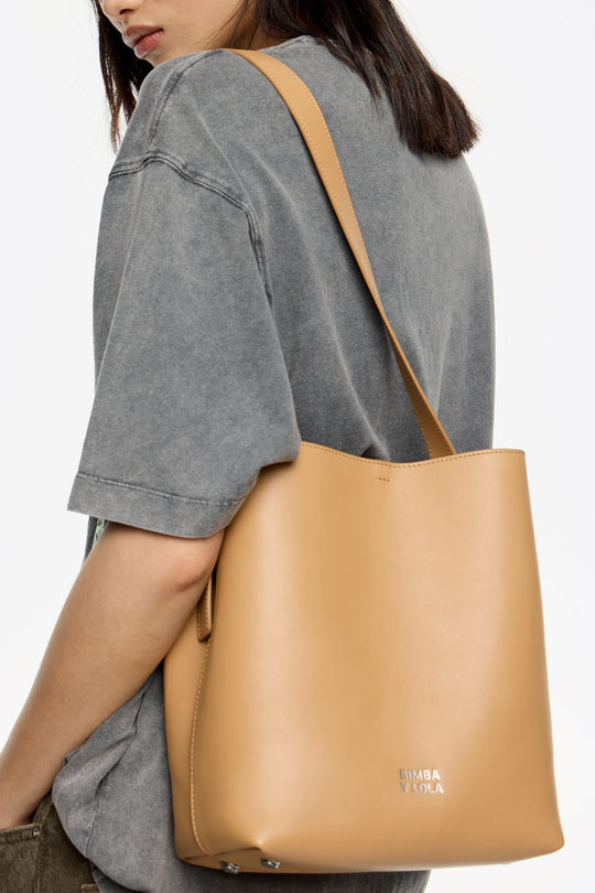 Medium desert leather Carlino bag