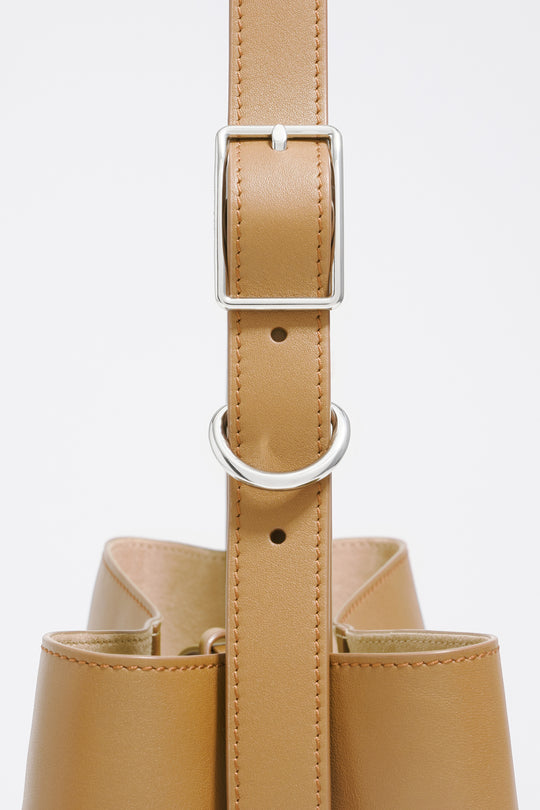 Medium desert leather Carlino bag