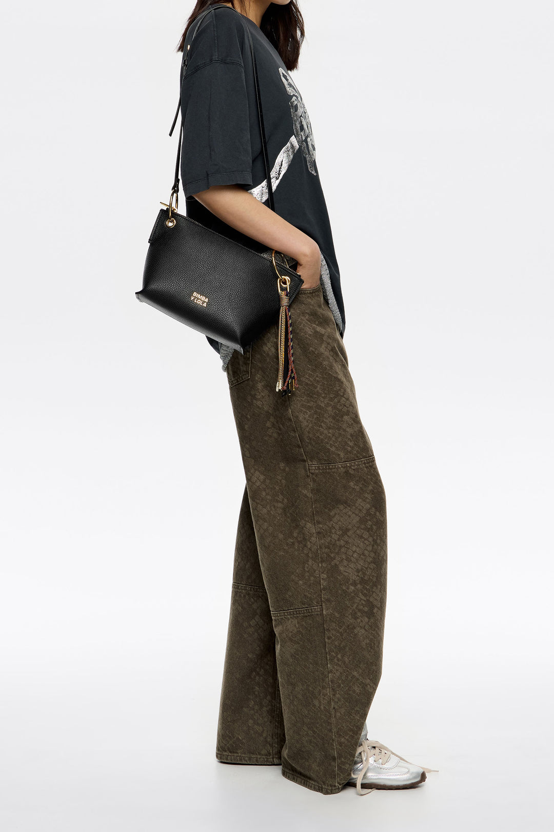 Medium black leather trapezium bag
