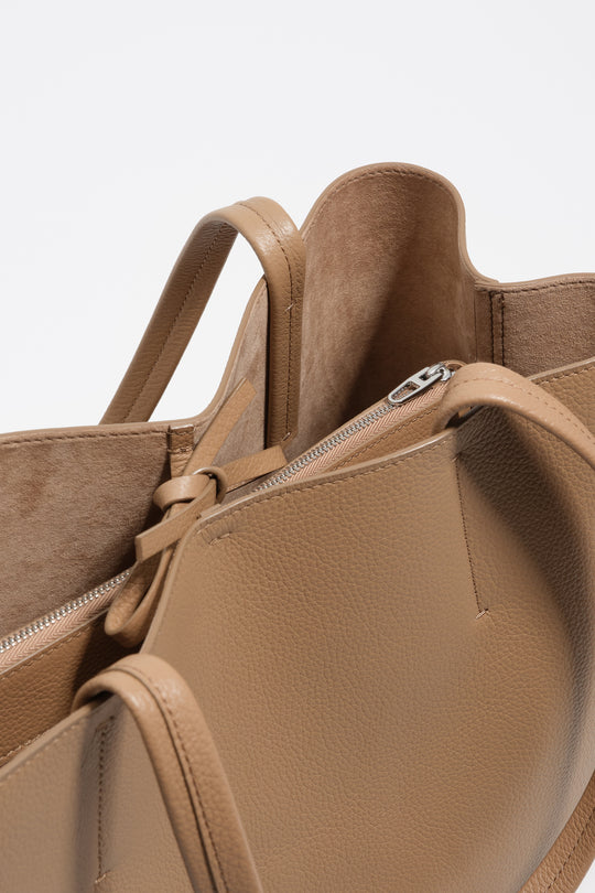 Light brown leather shopper bag