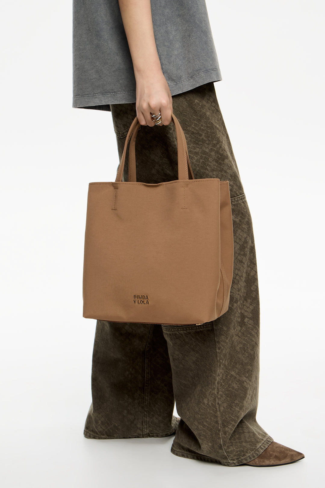 Large cinnamon nylon Chihuahua bag