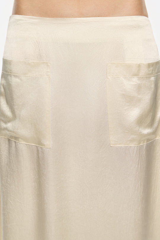 Beige A-line skirt with pockets