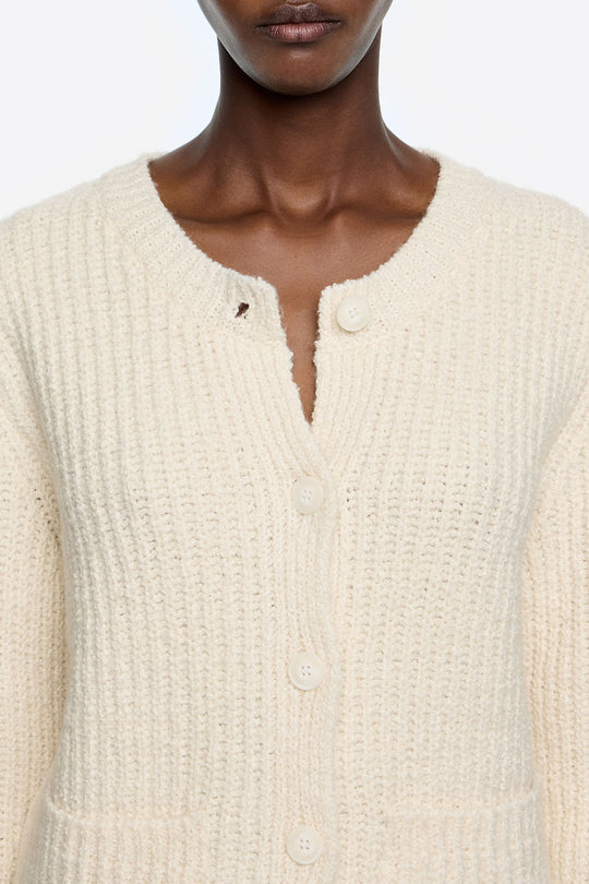 Short ivory fitted cardigan