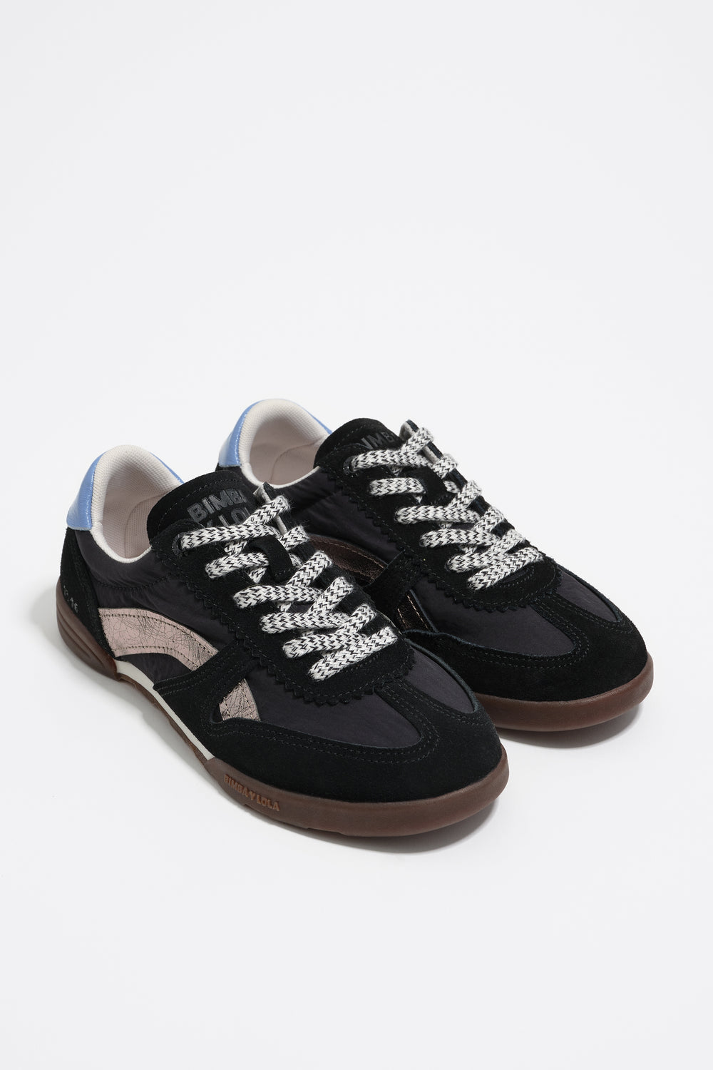 Black 13 16 Indoor sneaker