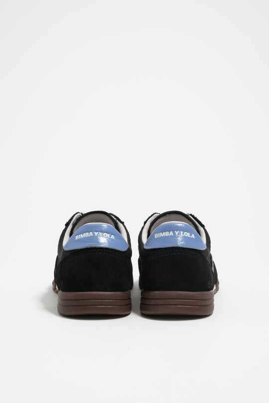 Black 13 16 Indoor sneaker