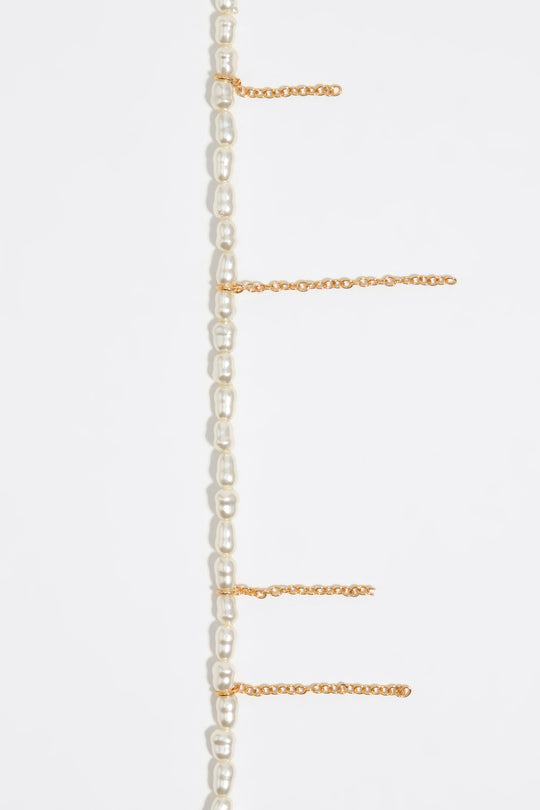 Golden chain and pearls bracelet