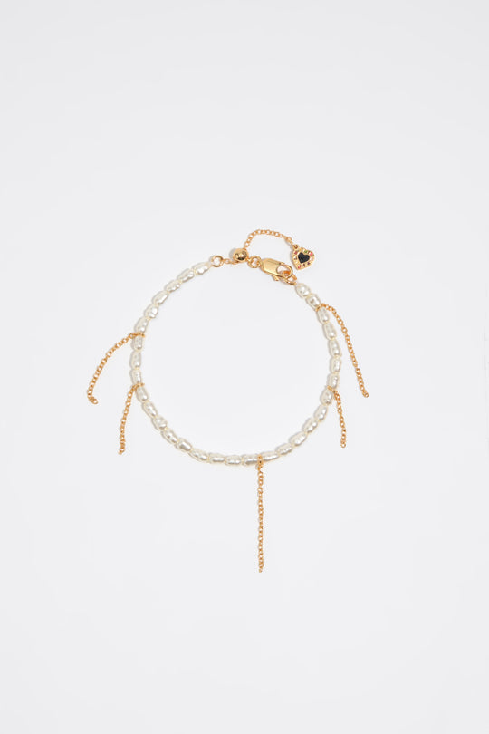 Golden chain and pearls bracelet