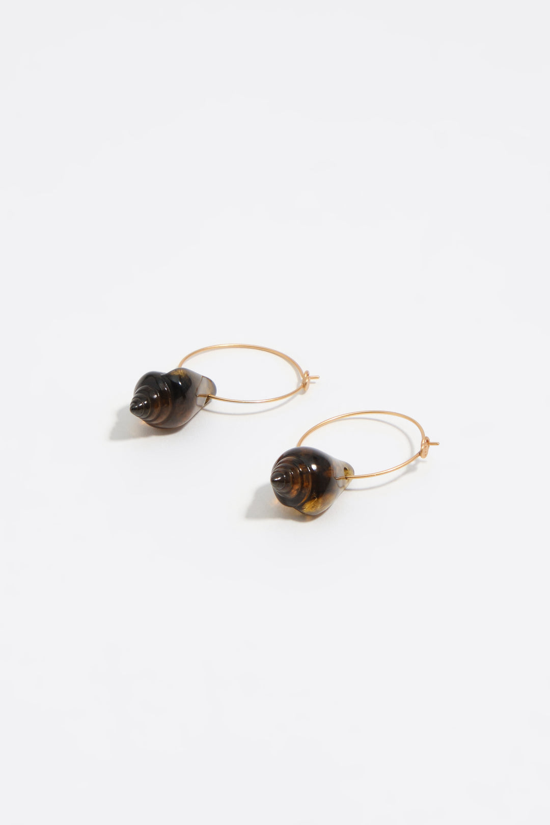 Amber resin seashell hoop earrings