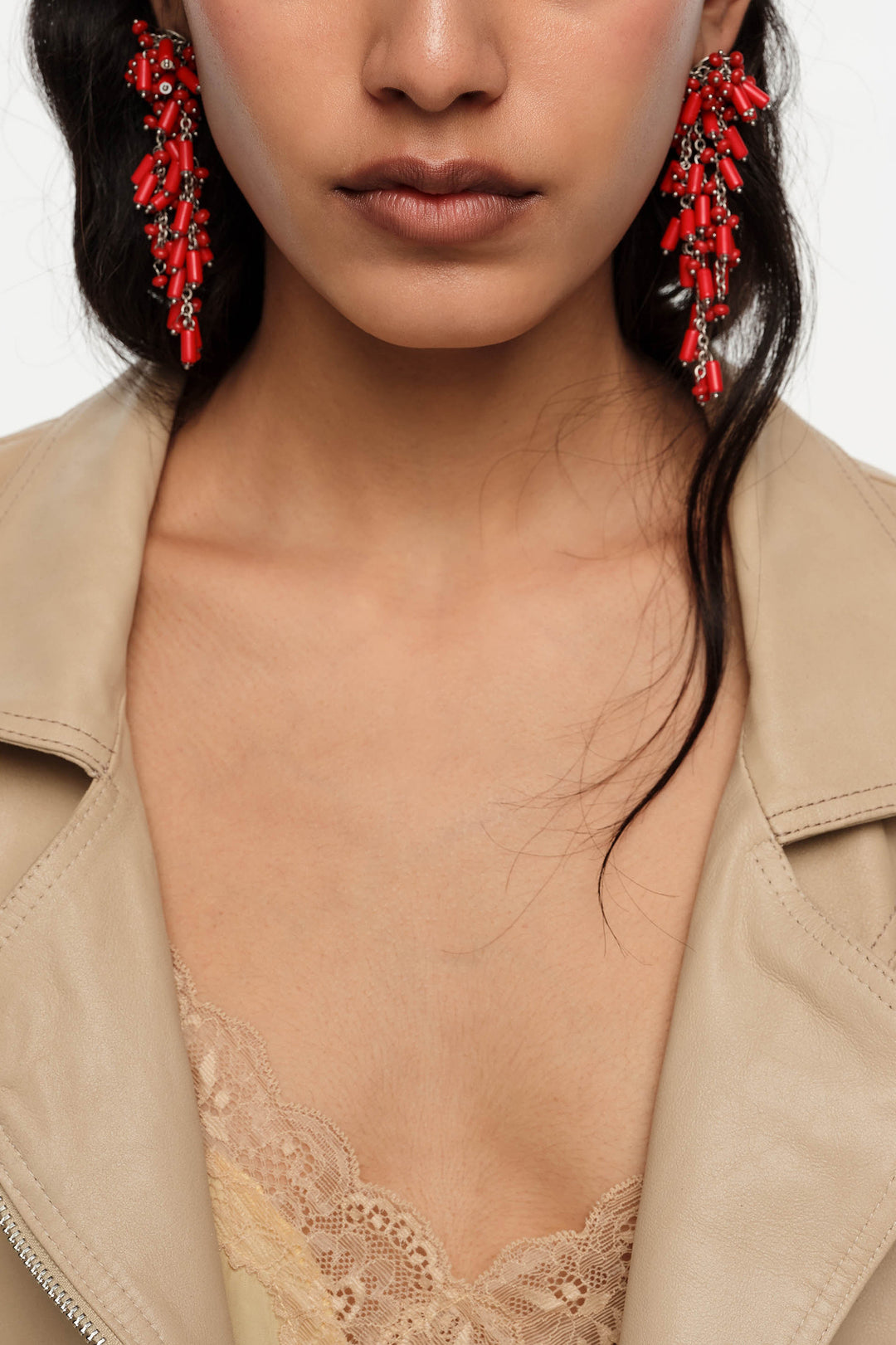 Chain earrings with coral beads