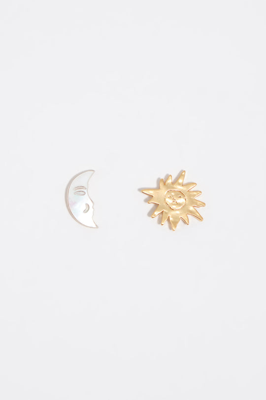 Mother-of-pearl sun and moon earrings