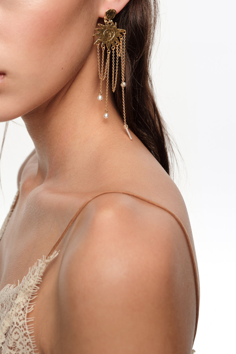 Sun earrings with brushed gold chains