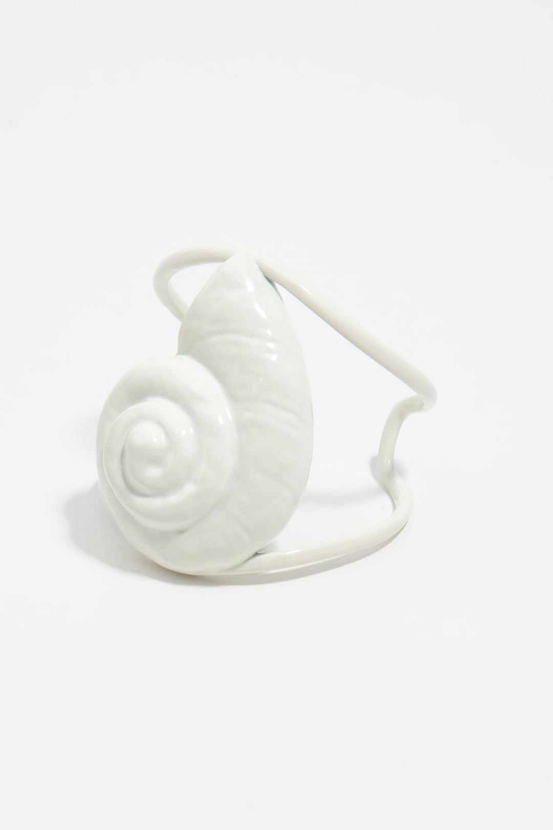Ivory lacquered seashell bracelet