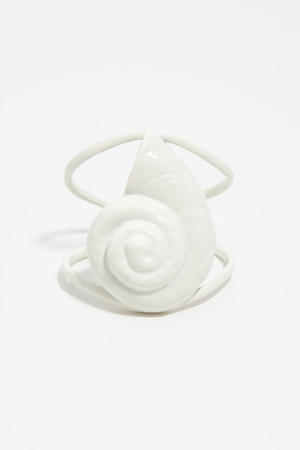 Ivory lacquered seashell bracelet