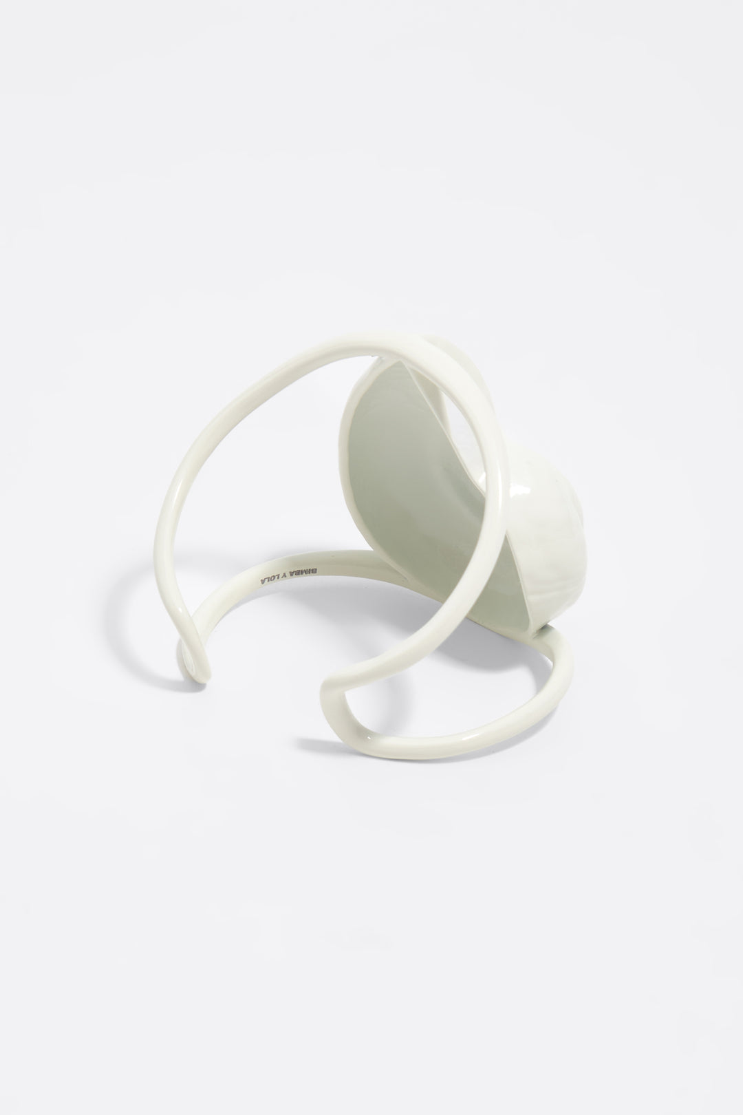 Ivory lacquered seashell bracelet