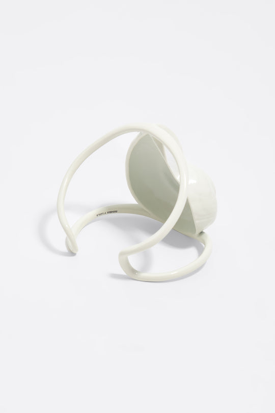 Ivory lacquered seashell bracelet