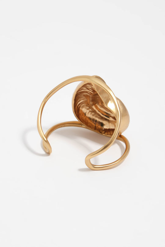 Aged gold seashell bracelet