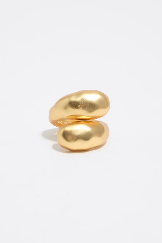Matte gold textured criss-cross ring