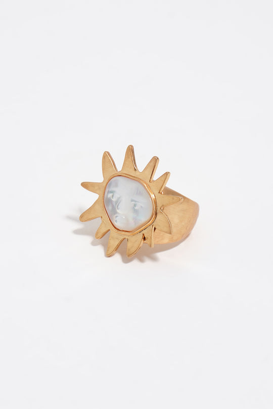 Sun ring with mother-of-pearl face