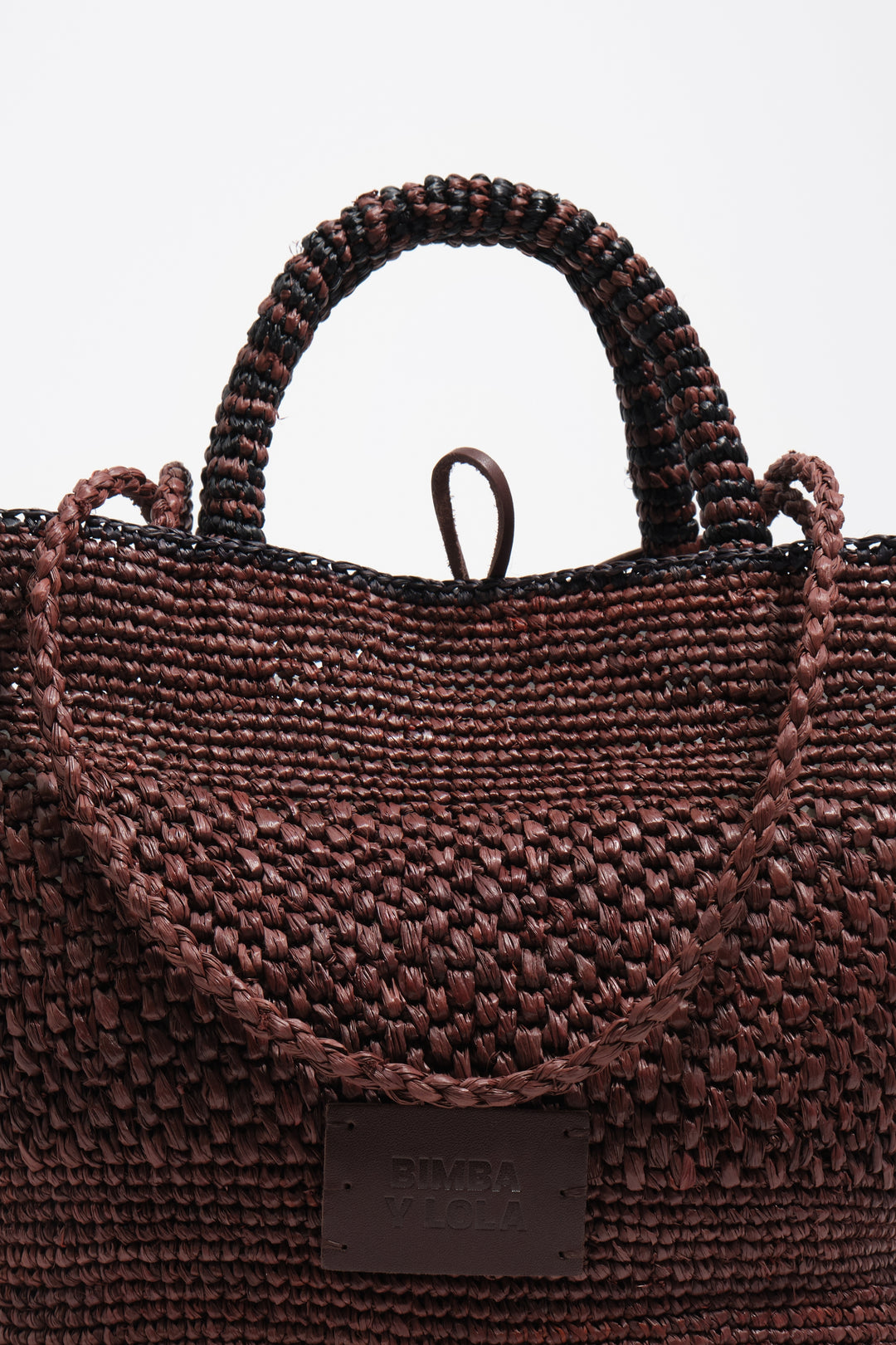 Large plaited raffia bag in walnut