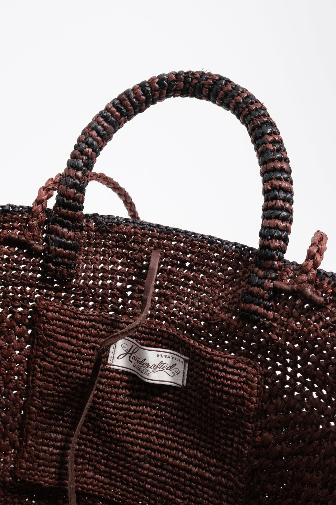 Large plaited raffia bag in walnut