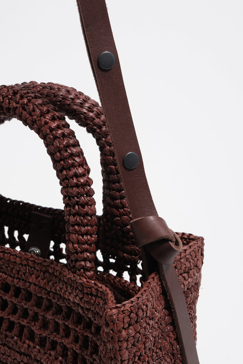 Medium walnut raffia plaited bag
