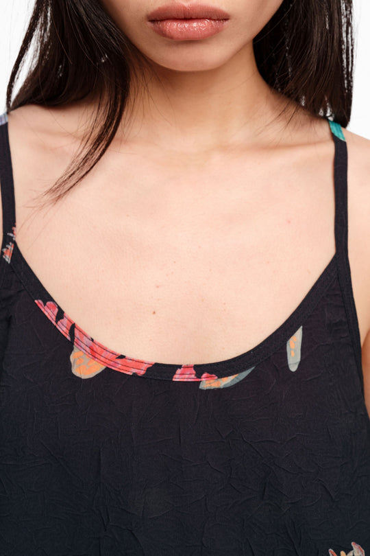 Black turtle wrinkled tank top