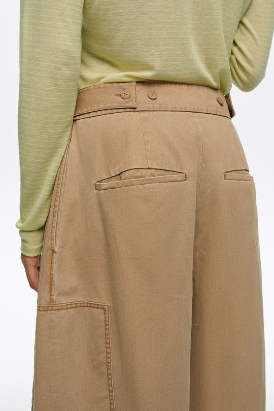 Camel cotton adjustable barrel trousers